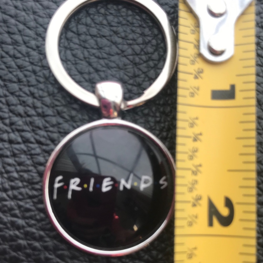 ⚠️Last 1⚠️🆕 🦞New FRIENDS TV Show Keychain - Picture 5 of 7